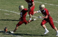 中国足彩网-阿隆·霍勒迪末节连中关键远投 火箭替补后卫再度化身救世主