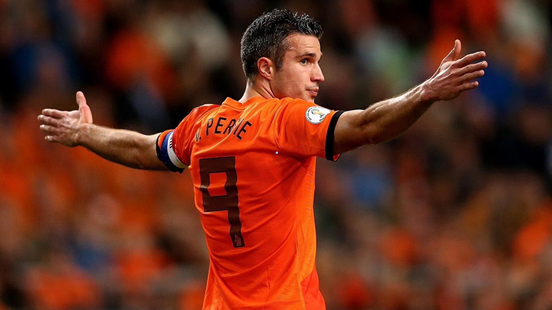 鲁尼之子凯曼联U18青年足总杯首秀，父辈传奇鲁尼卡里克现场助阵